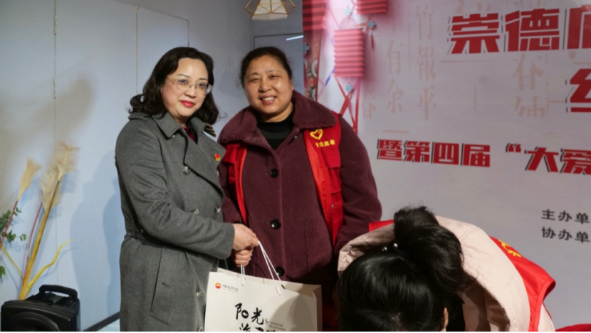 efe00f5ba4424f54894a7ebee0bfb42d