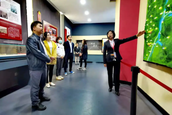 8b811bf9e84c4bbbb48ab95d0d33e71c 8b811bf9e84c4bbbb48ab95d0d33e71c